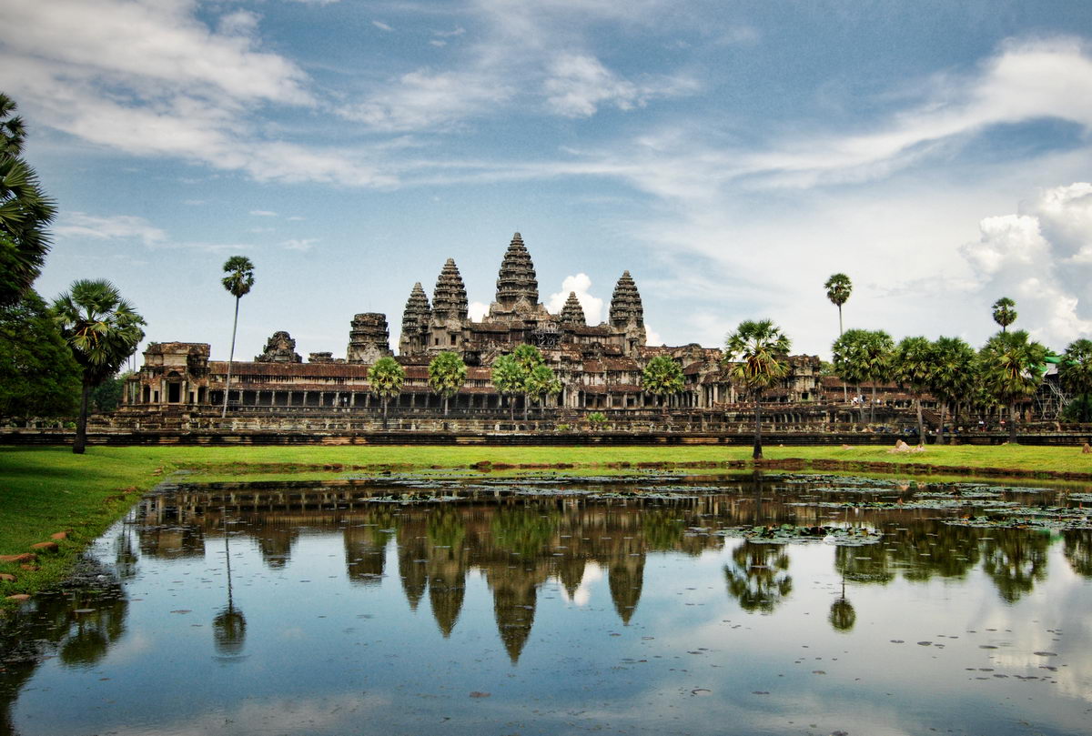 Angkor Wat Reflection - Siem Reap, Cambodia - Samsung Business Insights