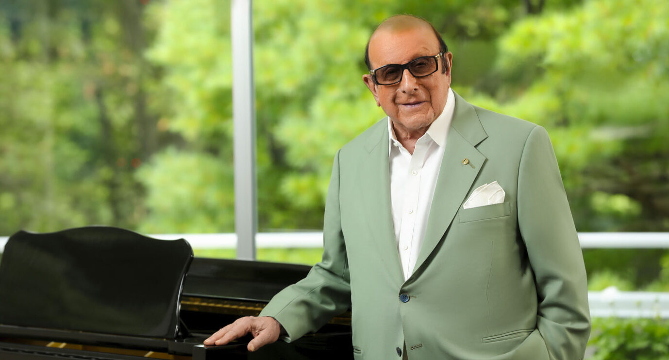 Legendary Music Producer Clive Davis Installs Samsung’s ‘The Wall’ to Create a One-of-a-Sort Residence Theater Expertise